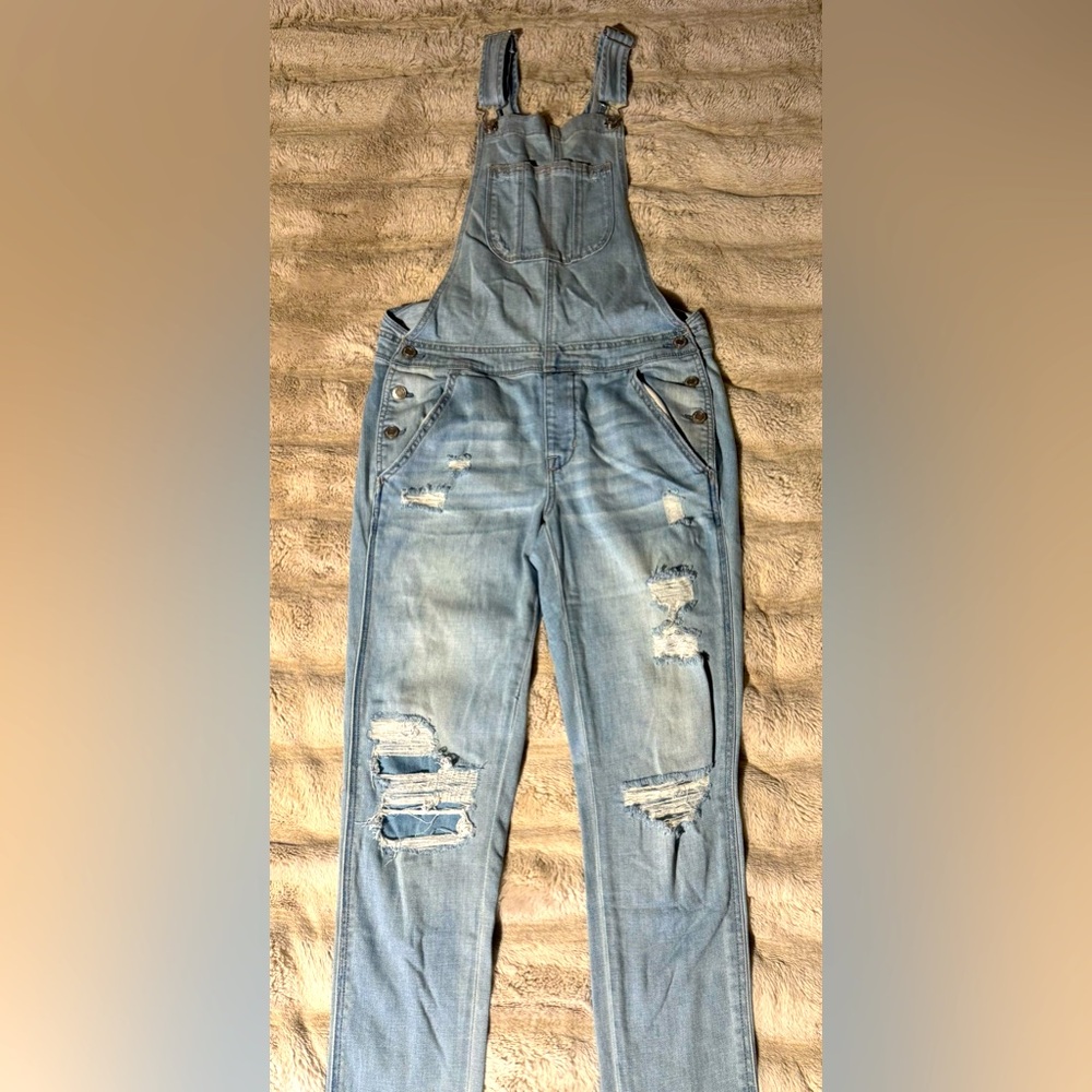 AE Distressed Light Wash Tomgirl Overall Sz S